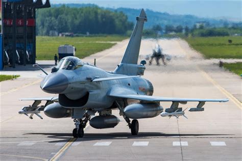 J-10 avionics and radar