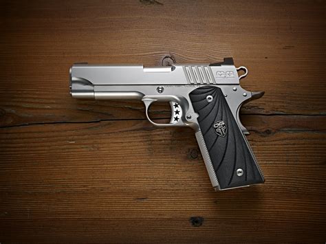 Left-handed 1911 pistol