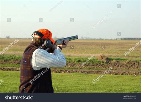 Left-handed shooter with a unique shooting stance