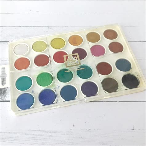 Loew-Cornell 702 Watercolor Palette