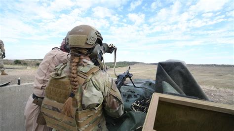 Machine gunner training