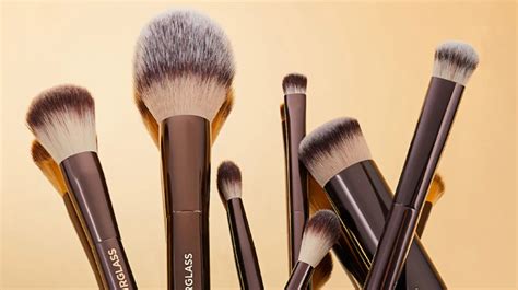 Makeup brushes for applying eyeshadow