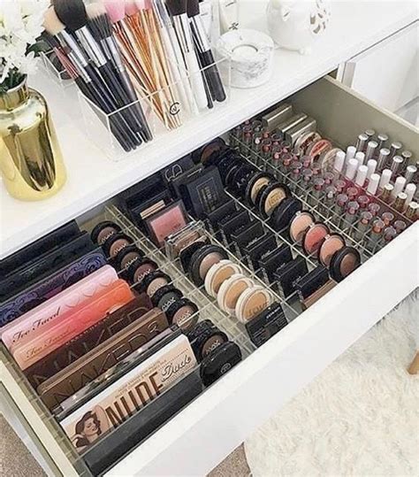 Makeup Palette Organizer Hacks