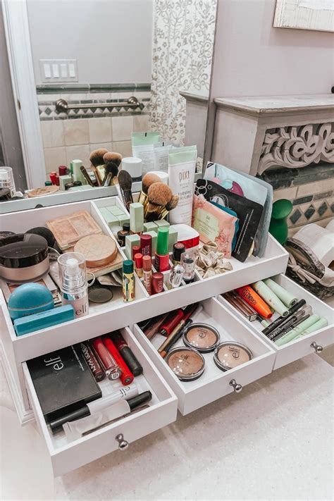 Makeup Palette Organizer Ideas for Small Spaces