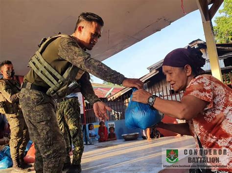 Malaysian Navy Provides Humanitarian Assistance