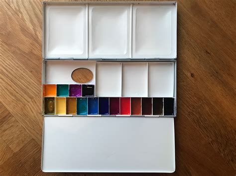 Metal watercolour palette for artists on-the-go