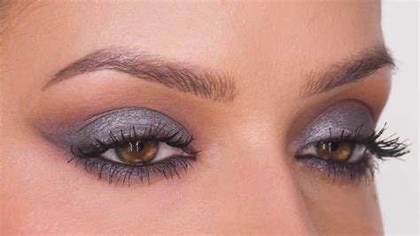 Step-by-step tutorial for applying metallic eyeshadow