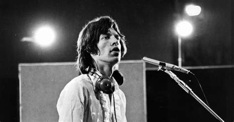 Mick Jagger being interviewed in 1975