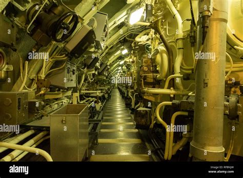 Nuclear submarine engine