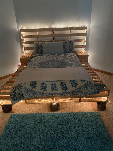 Pallet bed with headboard