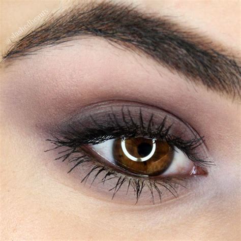 Plum eyeshadow look 1