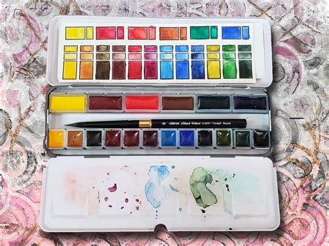 Pocket-Sized Watercolor Palette for Artists on the Go