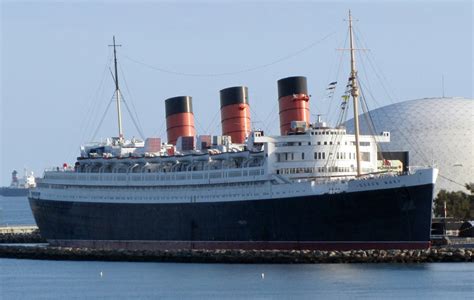 SS Queen Mary, a massive troop ship