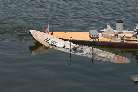 RC battleship combat