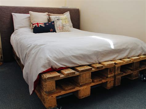 Reclaimed wood pallet bed