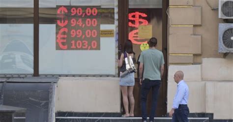 People using roubles in Russia