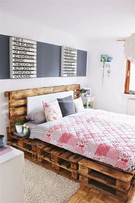 Rustic pallet bed