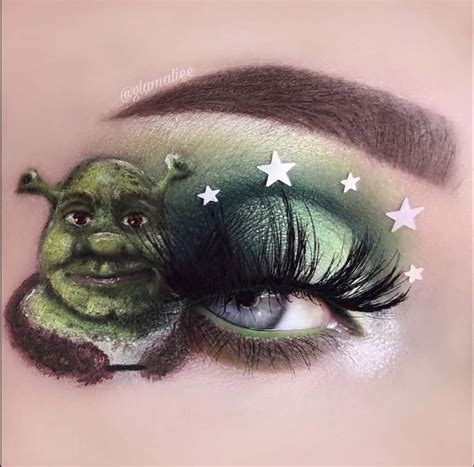 Shrek-inspired makeup look 4