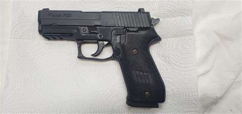 Sig Sauer P220R Image 3