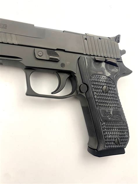 Sig Sauer P220R Image 4