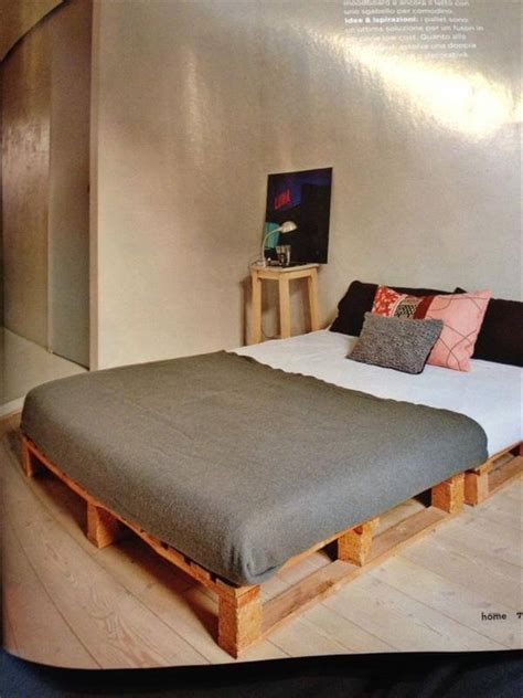 Simple pallet bed