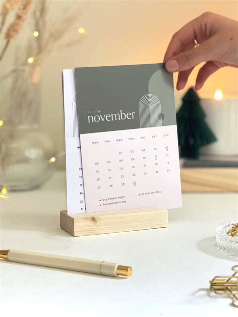 Small Desk Calendar with Notes