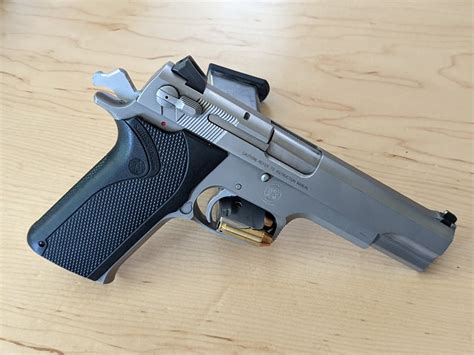 Smith & Wesson 1006 Criticisms and Controversies