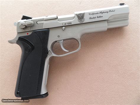 Smith & Wesson 1006 Image 10