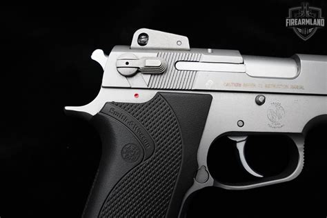 Smith & Wesson 1006 Image 4