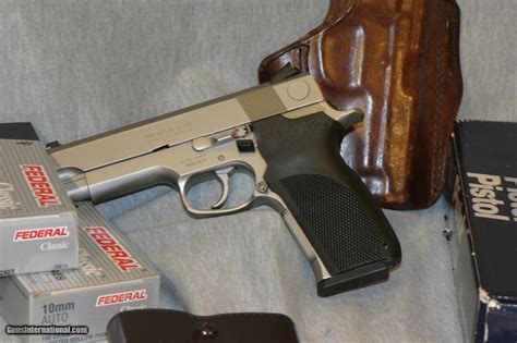 Smith & Wesson 1076 Image 10