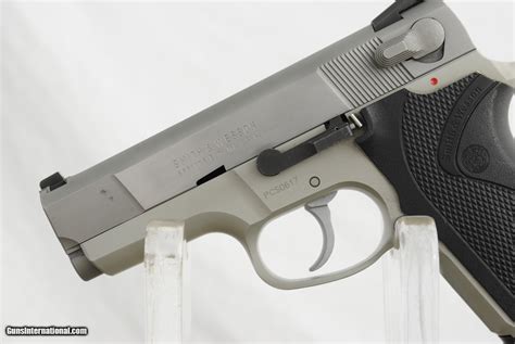 Smith & Wesson 4006 Gallery 10