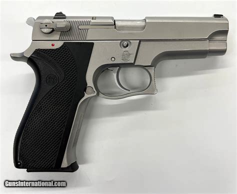 Smith & Wesson 5906 Image 2