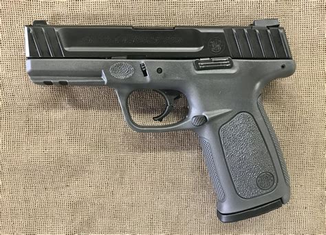 Smith & Wesson Gun Gallery 9