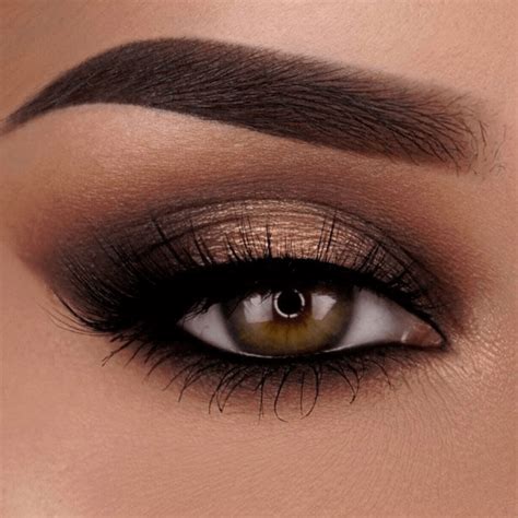 A smokey eye look with matte shades