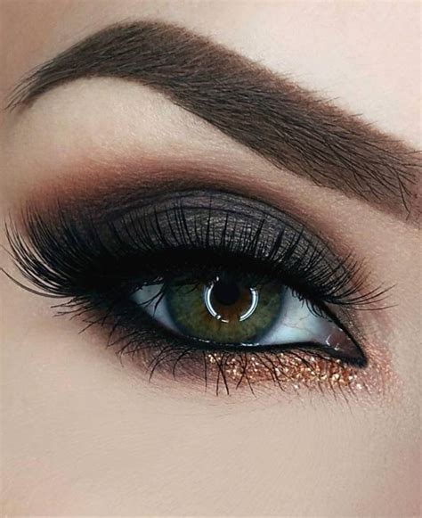 Smoky Eyes Trendy Makeup 2021