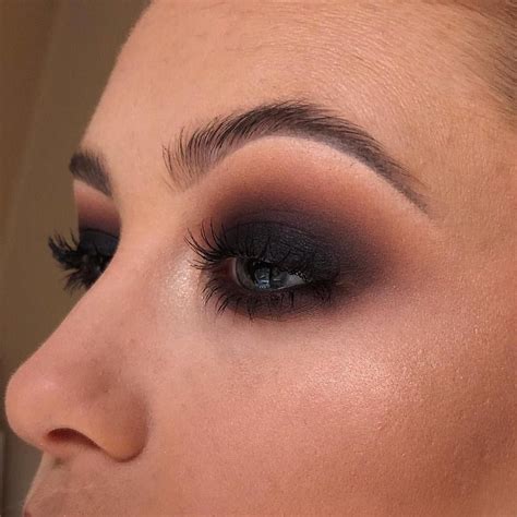 Smoky Charcoal Eye