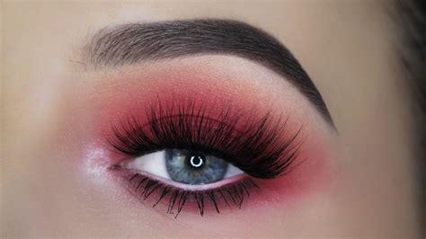 Smoky Eye with Red Eyeshadow