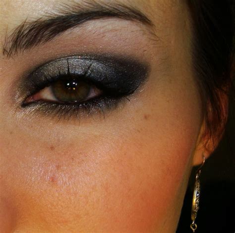 Smoky Eyes with a Twist using Smashbox Cover Shot