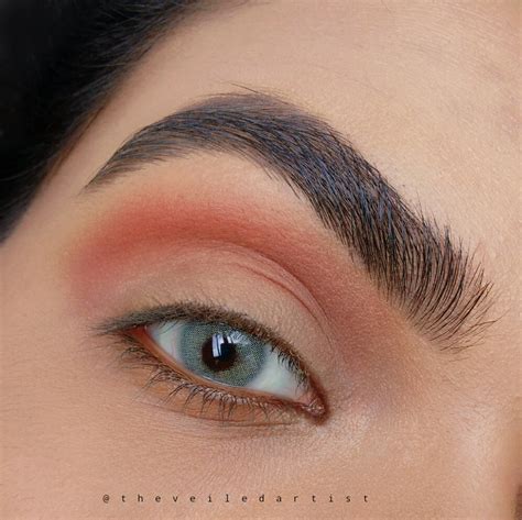 Soft Peachy Cut Crease with Sweet Peach Palette