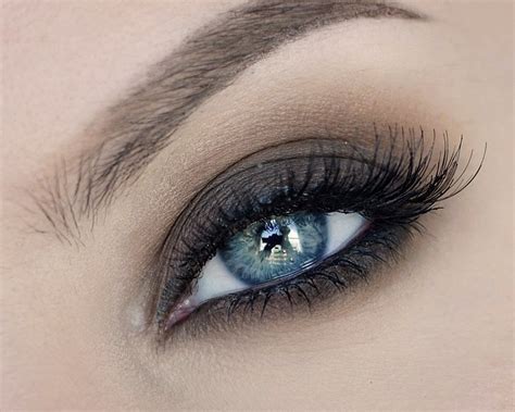 Soft Romantic Smoky Eye