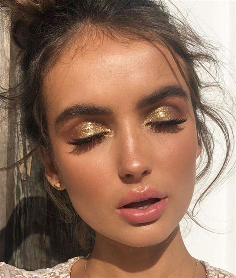 Soft shimmery look