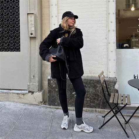 Man wearing navy blue 3s with sporty chic outfit