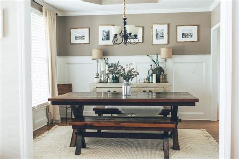 Warm and inviting dining space with Benjamin Moore's Stone Hearth