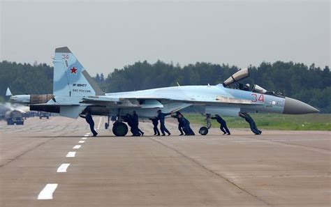 Su-35 Maintenance