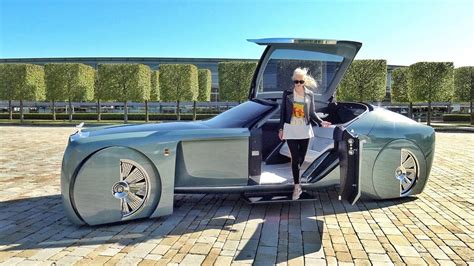 Sustainable Luxury Car: 2035 Rolls Royce