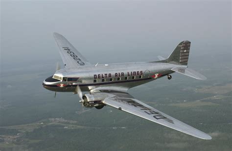 Three-engine airliner exterior