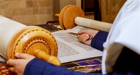 Torah Study Groups Image