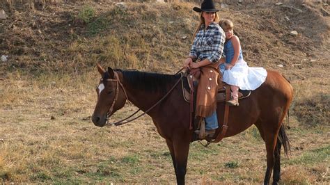 Two-person saddle change