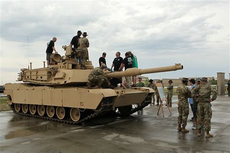 U.S. tanks in Desert Storm