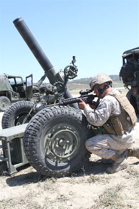 US Marine artillery firepower